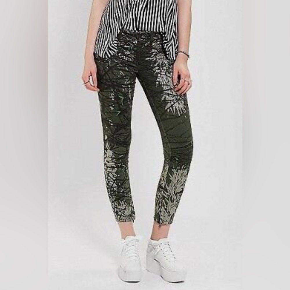 NWT $98 BLANK NYC Denim Jeans Skinny Camo Cargo Moto - Picture 1 of 1